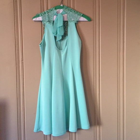 Mint green dress - Picture 3 of 4