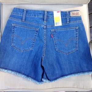 NWT Levi Denim Cutoff Shorts - Size 6- Waist 28