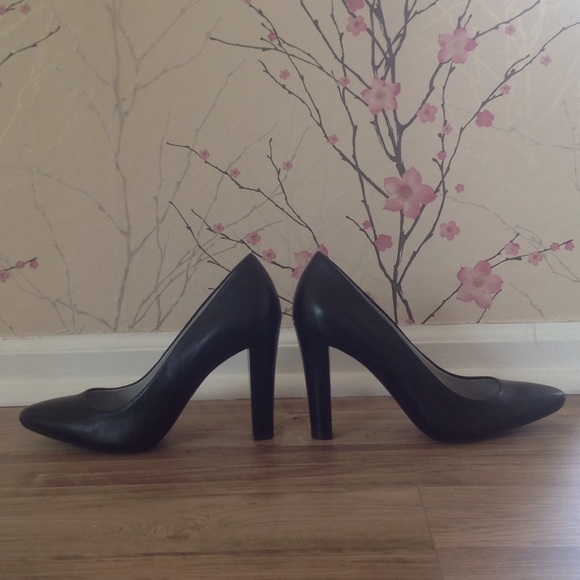 Calvin Klein black pumps
