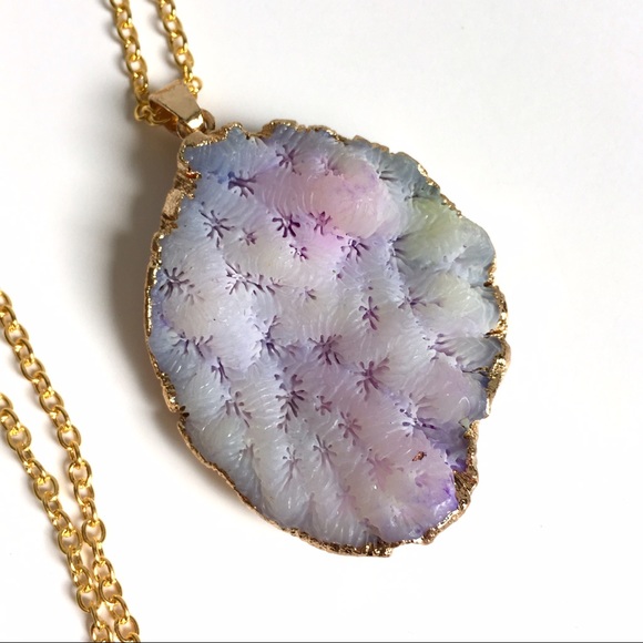 Gold-Plated Coral Pendant Necklace - Picture 4 of 4