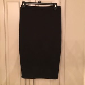 Black slim pencil skirt