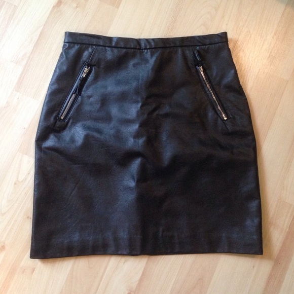 Faux leather miniskirt