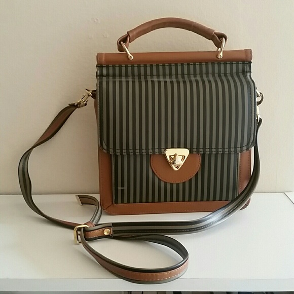 Vintage accordion style purse. - Picture 1 of 4