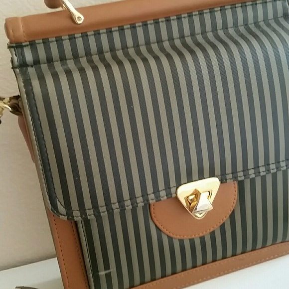 Vintage accordion style purse. - Picture 2 of 4