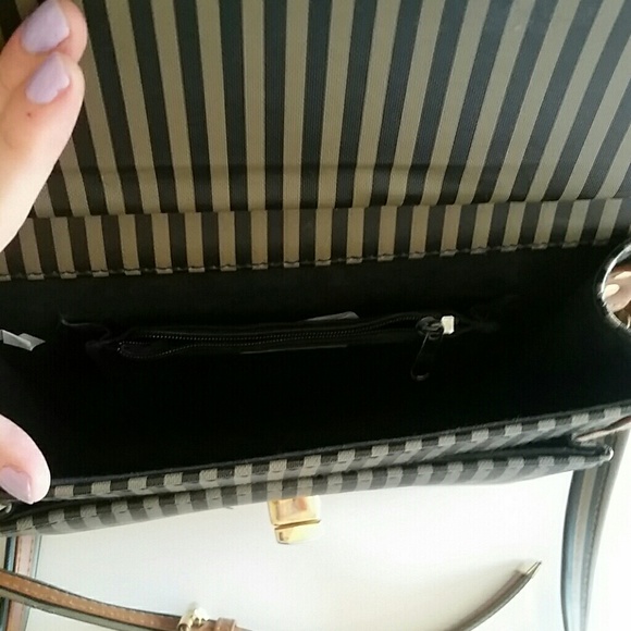 Vintage accordion style purse. - Picture 3 of 4