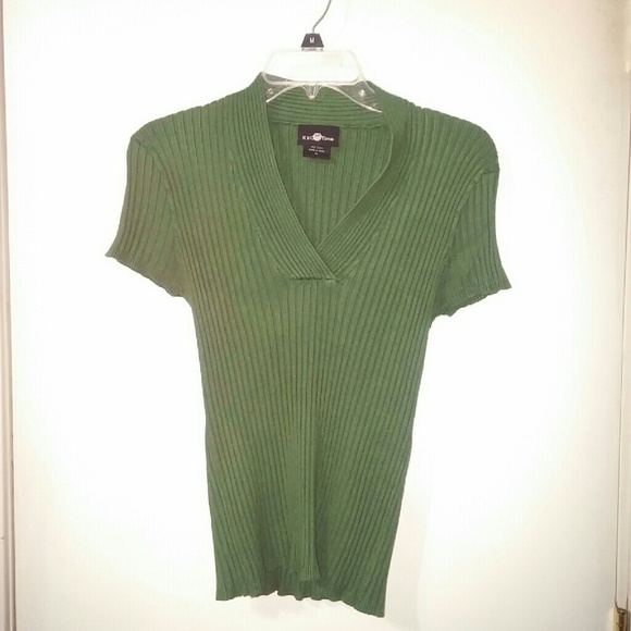 Green short sleeved sweater XL