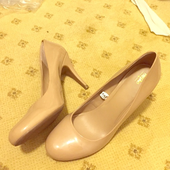 Nude mossimo heels