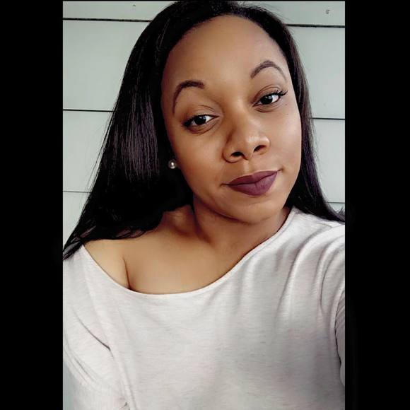 Meet your Posher, Nia