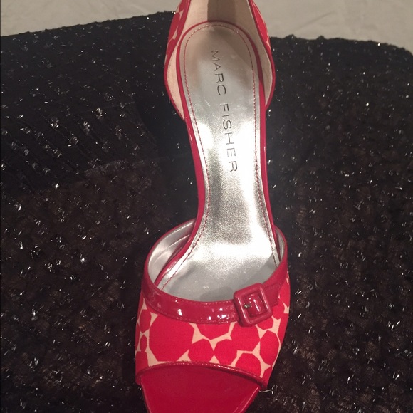 Marc Fischer Red Patent Geo Print Heel - Picture 3 of 4