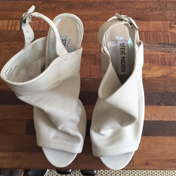Steve Madden Shoes - Steve Madden platform white heels.