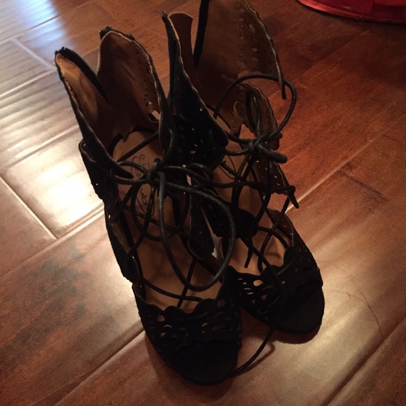 Shoes - Brand New heels. Size 5