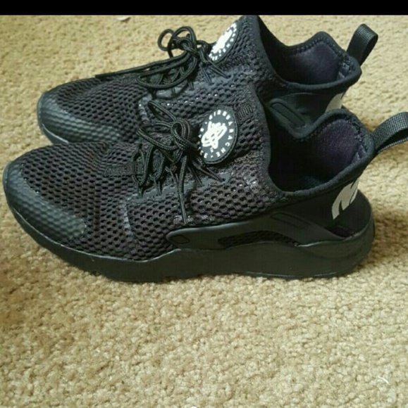 WOMEN'S NIKE AIR HUARACHE