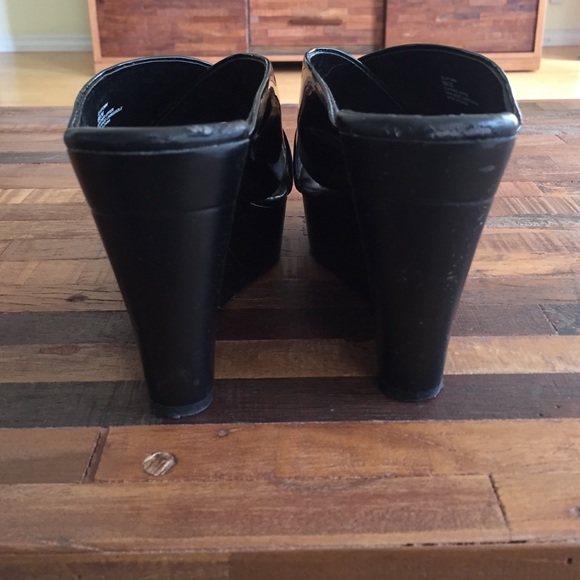 Jessica Simpson black patent wedge. Sold - Picture 3 of 4