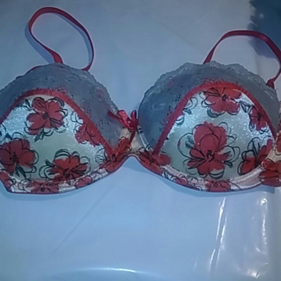 🚫SOLD!!!! BRA BUNDLE...FIVE 36D bras!!! - Picture 3 of 4