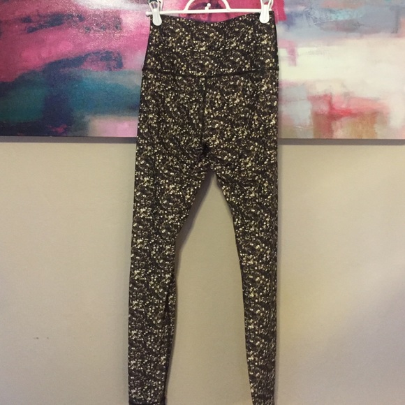 lululemon high waisted Wunder Under pants. Sequin
