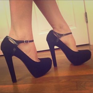 Steve Madden suede platform pumps