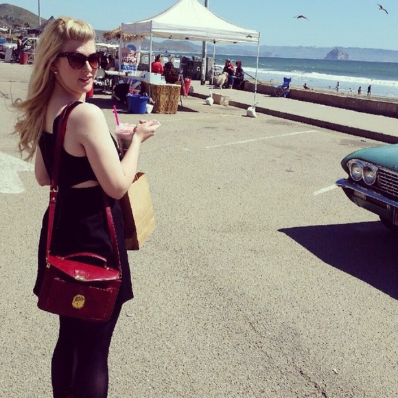 Retro clothing and work attire with vintage flair - Picture 2 of 3