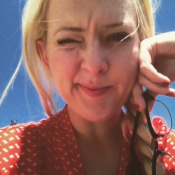 Retro clothing and work attire with vintage flair - Picture 3 of 3