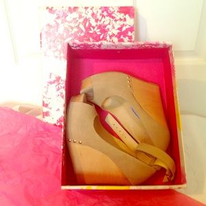 Chinese Laundry Cream Suede Wedges