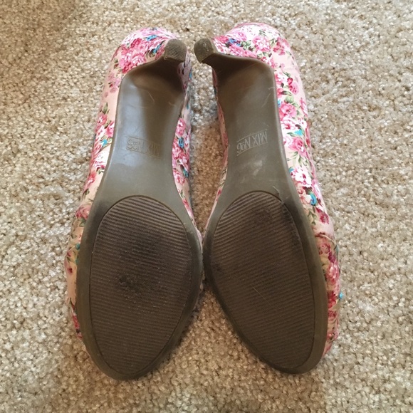 Mix No. 6 Pink Floral Heels - Picture 3 of 4