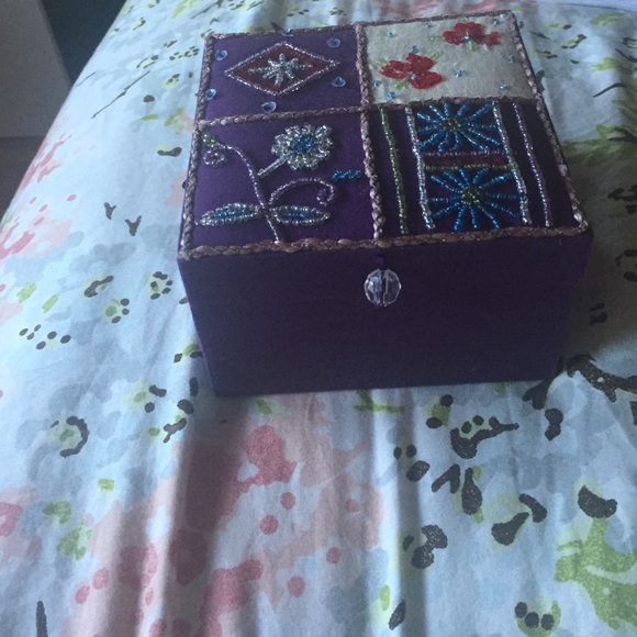 Jewelry box