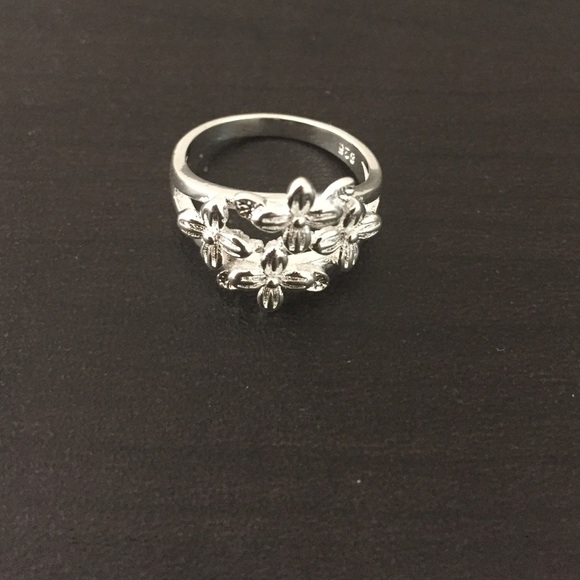 Silver ring - Picture 2 of 4
