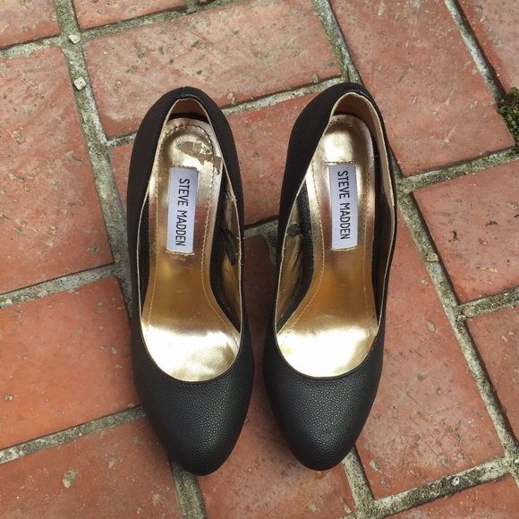 7 Steve Madden Black Closed toe heel