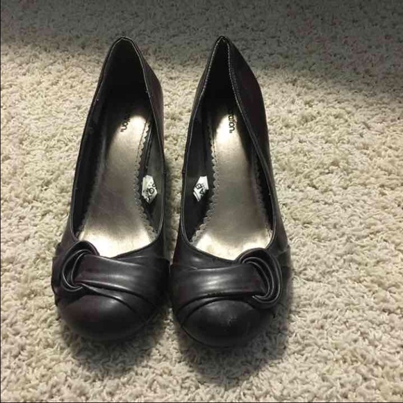 Dark brown wedges