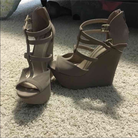 Nude wedges