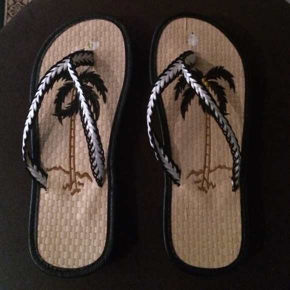 Straw Hawaiian flip flops