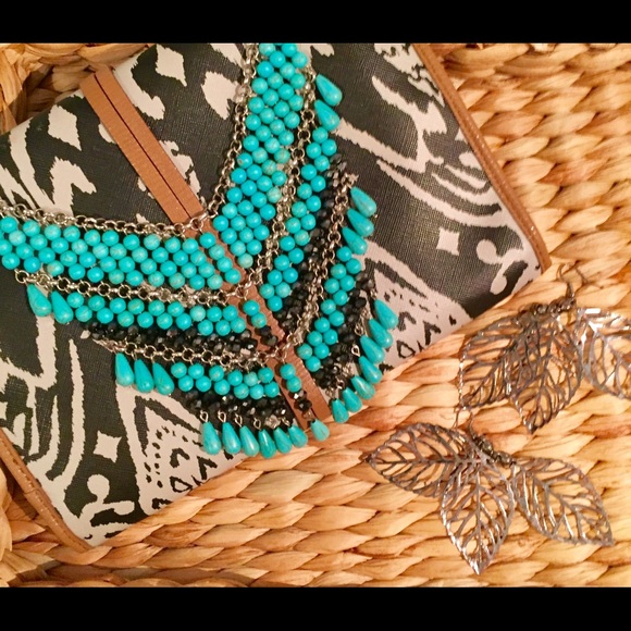 Turquoise Bib Necklace with black/silver beads - Picture 1 of 2