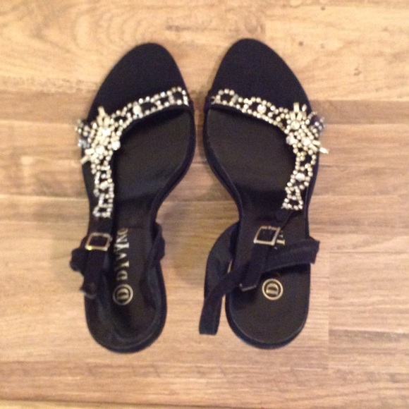 Elegant evening shoes, never used.