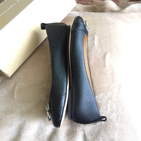 Authentic Michael Kors Hamilton Ballet - Picture 3 of 4