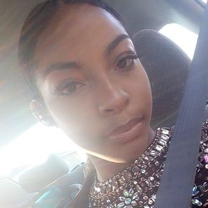 Meet your Posher, Ayinde