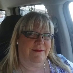 Meet your Posher, Dena