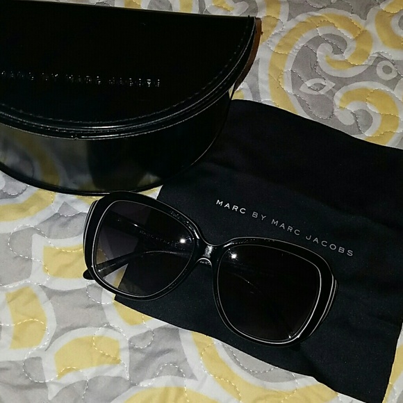 ⛤SALE⛤Marc Jacob's Sunglasses - Picture 1 of 4