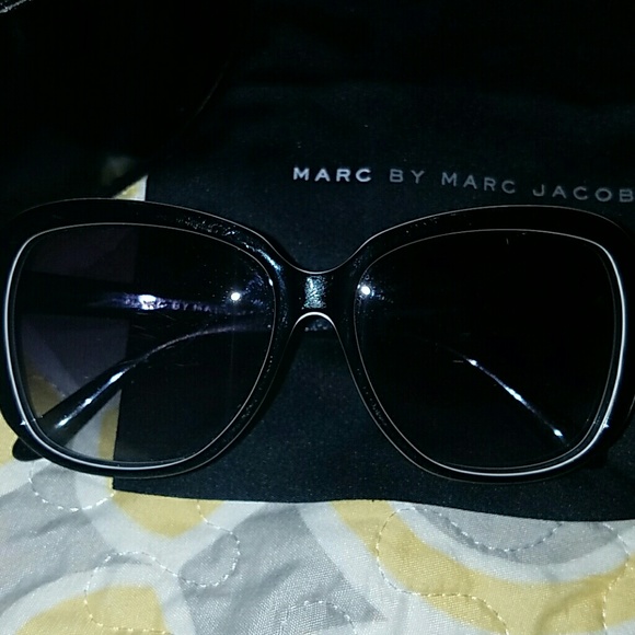 ⛤SALE⛤Marc Jacob's Sunglasses - Picture 2 of 4