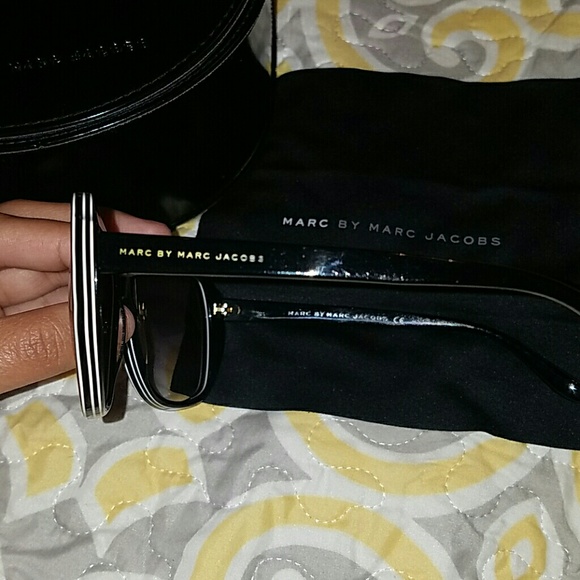 ⛤SALE⛤Marc Jacob's Sunglasses - Picture 3 of 4