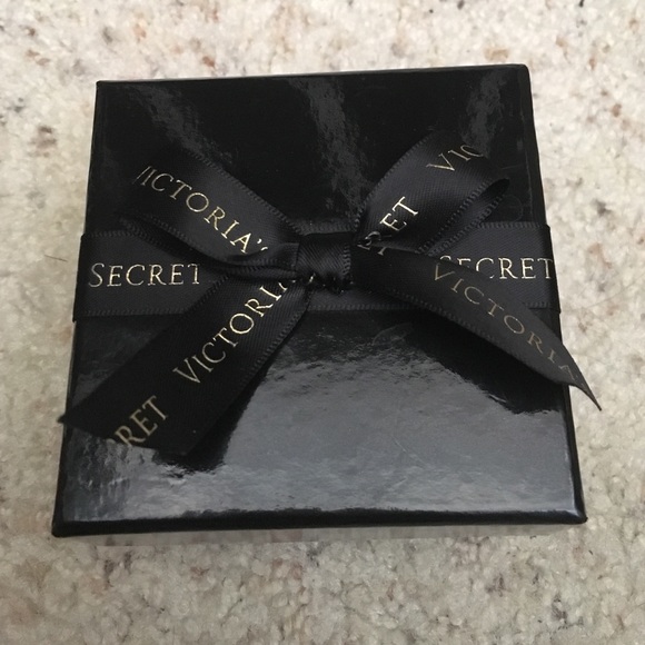 VS necklace and bracelet set