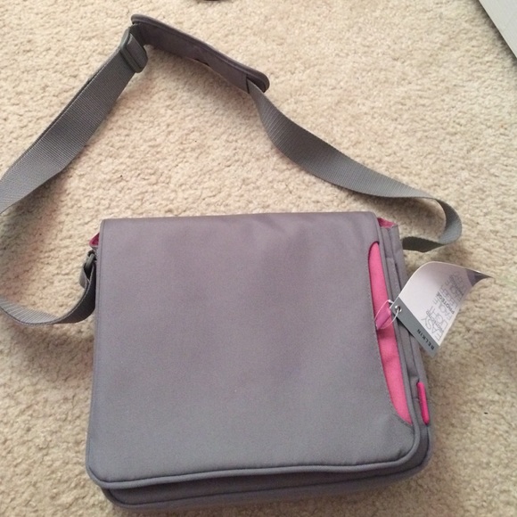 NWT Belkin Laptop Case