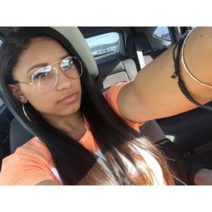 Meet your Posher, Alexis