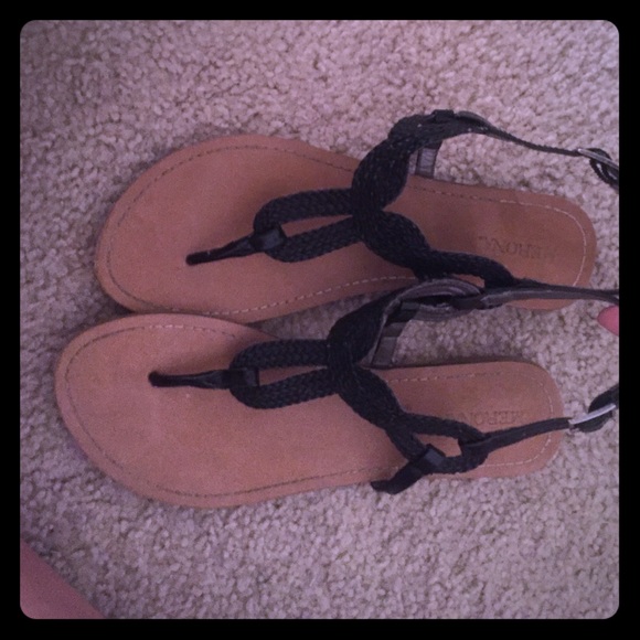 CUTE CHEAP SANDALS IN PERFECT SHAPE😁😊 - Picture 1 of 1
