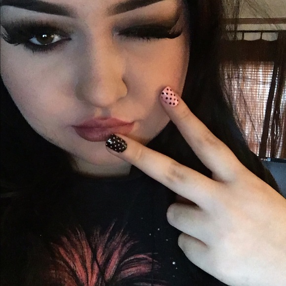 Meet your Posher, Gaby - Picture 2 of 2