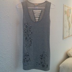 Fitting fashion top with cut out design