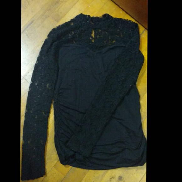 High neck lace long sleeved shirt