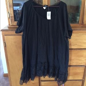 Torrid top with lace hem NWT 4x black