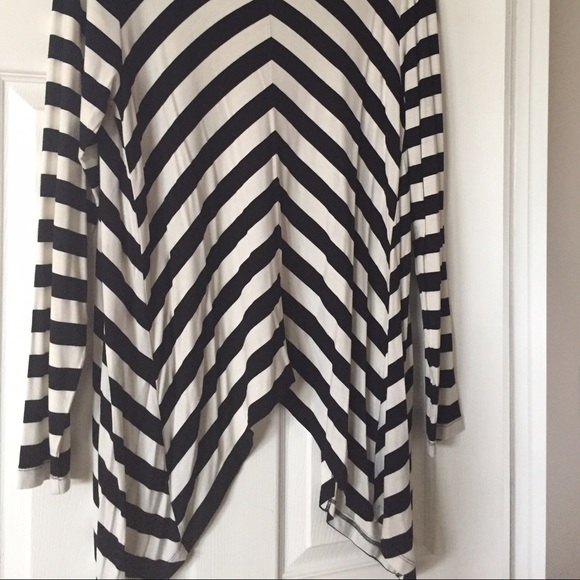 Black and white sweater. - Picture 3 of 4