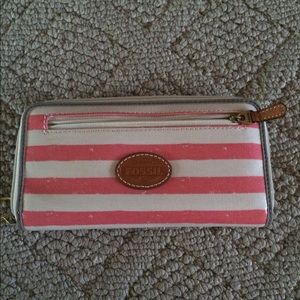 Fossil Key-Per Clutch!