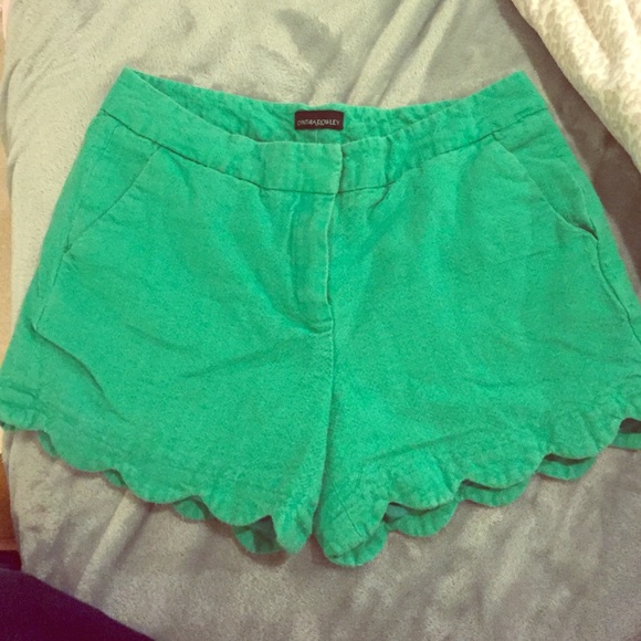 Green Scalloped Shorts (linen/cotton)