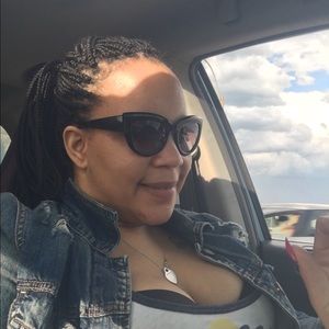 Meet your Posher, Aja